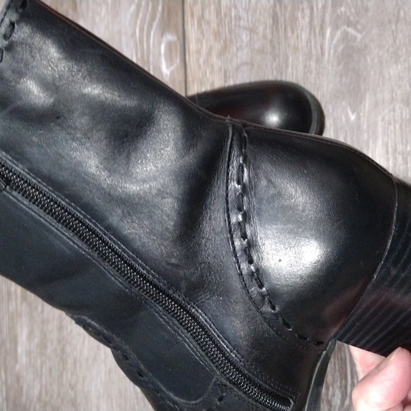 Naturalizer black leather wide stitch zip ankle boots. Size 8.5 - Picture 5 of 11